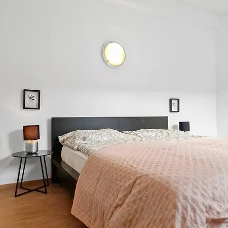 דירה Central View 2br For 4 *